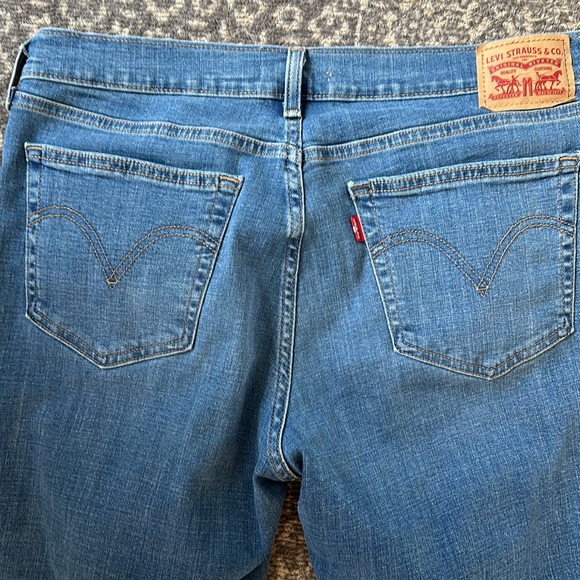 Levi’s Boyfriend Jeans - Picture 6 of 11